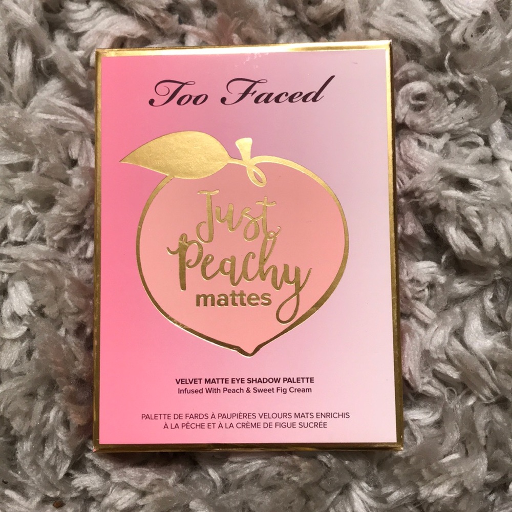 💕Too Faced Just Peachy Mattes eyeshadow palette💕